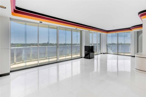Condo in Aventura, Florida, 2 bedrooms  № 1821534 - photo 7