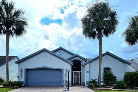 House in The Villages, Florida 2 bedrooms, 178.47 sq.m. № 2360353