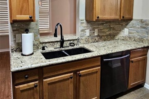 House in The Villages, Florida 2 bedrooms, 178.47 sq.m. № 2360353 - photo 17