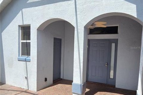 House in The Villages, Florida 2 bedrooms, 178.47 sq.m. № 2360353 - photo 8