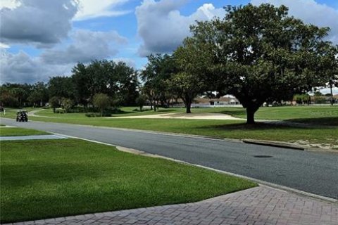 House in The Villages, Florida 2 bedrooms, 178.47 sq.m. № 2360353 - photo 9