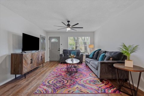 Townhouse in Tampa, Florida 3 bedrooms, 119.66 sq.m. № 2209929 - photo 4