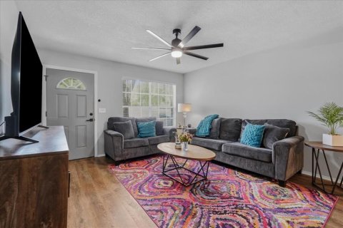 Townhouse in Tampa, Florida 3 bedrooms, 119.66 sq.m. № 2209929 - photo 3