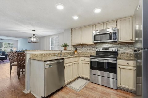 Townhouse in Tampa, Florida 3 bedrooms, 119.66 sq.m. № 2209929 - photo 7