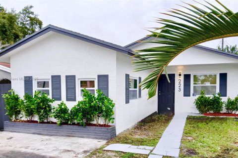Casa en venta en Hollywood, Florida, 4 dormitorios № 1945986 - foto 1
