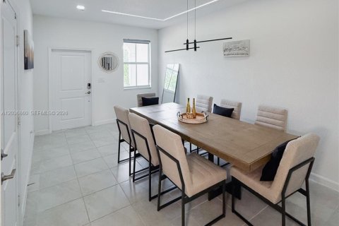 Touwnhouse à louer à Miami, Floride: 3 chambres, 157.47 m2 № 2242769 - photo 5
