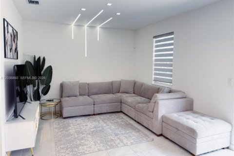Touwnhouse à louer à Miami, Floride: 3 chambres, 157.47 m2 № 2242769 - photo 28