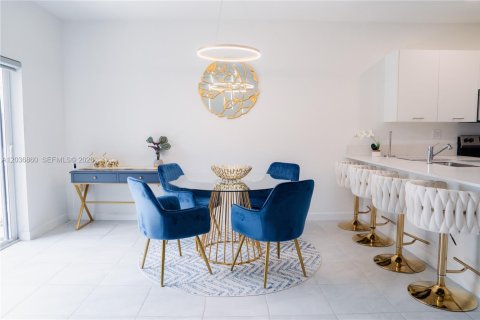 Touwnhouse à louer à Miami, Floride: 3 chambres, 157.47 m2 № 2242769 - photo 24
