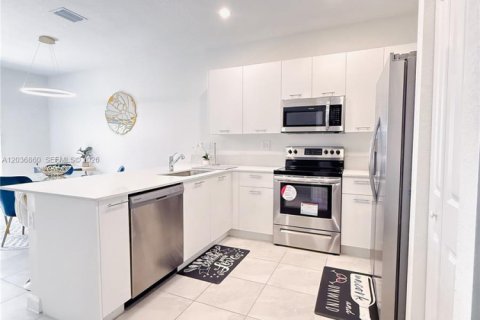 Touwnhouse à louer à Miami, Floride: 3 chambres, 157.47 m2 № 2242769 - photo 20