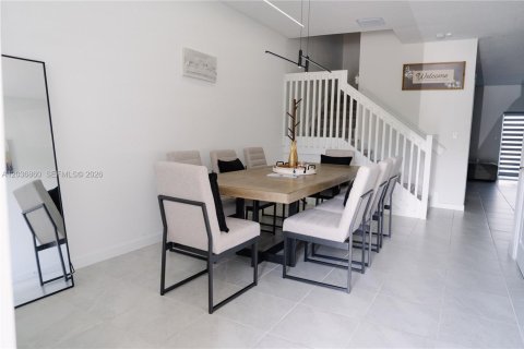 Touwnhouse à louer à Miami, Floride: 3 chambres, 157.47 m2 № 2242769 - photo 7