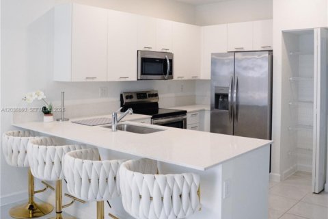 Touwnhouse à louer à Miami, Floride: 3 chambres, 157.47 m2 № 2242769 - photo 23