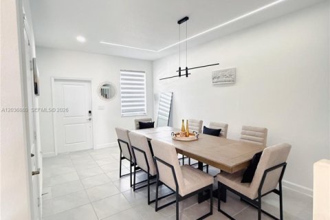 Touwnhouse à louer à Miami, Floride: 3 chambres, 157.47 m2 № 2242769 - photo 6
