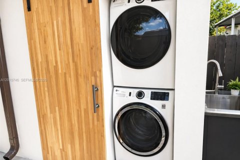 Apartamento en alquiler en Miami, Florida, 1 dormitorio, 65.03 m2 № 2076633 - foto 12