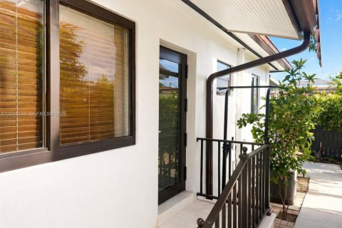 Apartamento en alquiler en Miami, Florida, 1 dormitorio, 65.03 m2 № 2076633 - foto 9