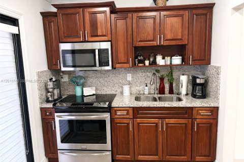 Apartamento en alquiler en Miami, Florida, 1 dormitorio, 65.03 m2 № 2076633 - foto 5