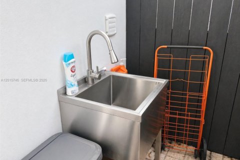 Apartamento en alquiler en Miami, Florida, 1 dormitorio, 65.03 m2 № 2076633 - foto 13