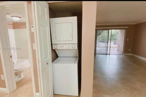 Apartment in Miami, Florida 1 bedroom, 62.8 sq.m. № 2000486 - photo 6