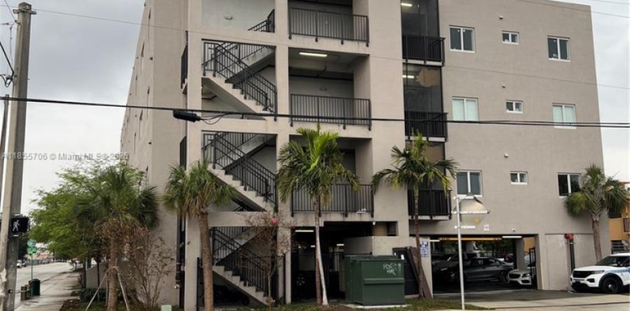 Appartement à Miami, Floride 3 chambres, 114.36 m2 № 1877937