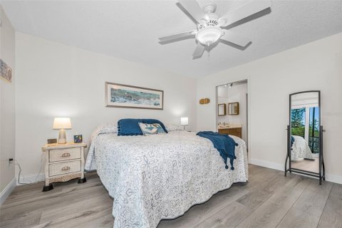 Condo in Tarpon Springs, Florida, 2 bedrooms  № 2225597 - photo 30