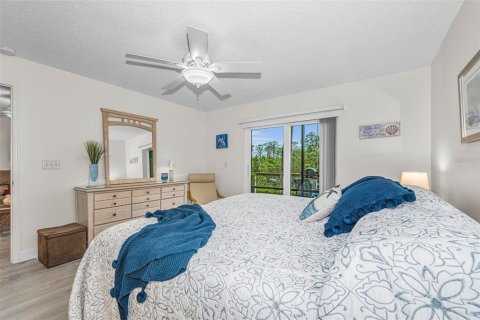 Condo in Tarpon Springs, Florida, 2 bedrooms  № 2225597 - photo 12