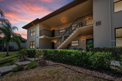 Condo in Tarpon Springs, Florida, 2 bedrooms  № 2225597 - photo 2