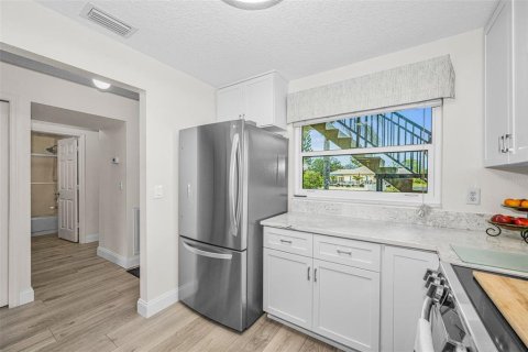 Condo in Tarpon Springs, Florida, 2 bedrooms  № 2225597 - photo 23