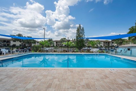 Condo in Tarpon Springs, Florida, 2 bedrooms  № 2225597 - photo 17