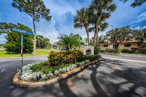 Condo in Tarpon Springs, Florida, 2 bedrooms  № 2225597 - photo 18