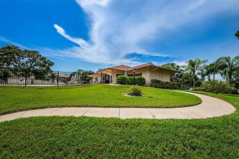 Condo in Tarpon Springs, Florida, 2 bedrooms  № 2225597 - photo 16
