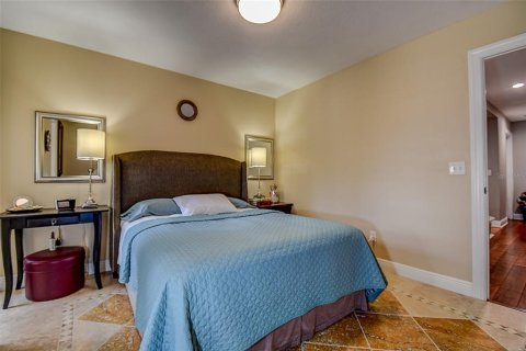 Townhouse in Saint Petersburg, Florida 3 bedrooms, 184.88 sq.m. № 2150667 - photo 26
