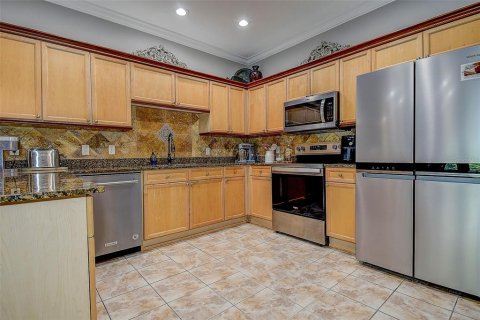 Townhouse in Saint Petersburg, Florida 3 bedrooms, 184.88 sq.m. № 2150667 - photo 12