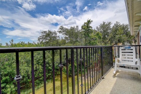 Townhouse in Saint Petersburg, Florida 3 bedrooms, 184.88 sq.m. № 2150667 - photo 20