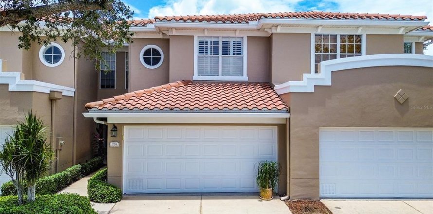 Townhouse in Saint Petersburg, Florida 3 bedrooms, 184.88 sq.m. № 2150667