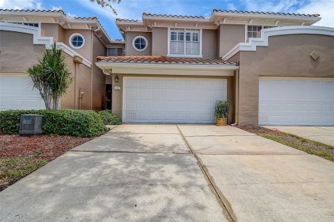Townhouse in Saint Petersburg, Florida 3 bedrooms, 184.88 sq.m. № 2150667 - photo 3