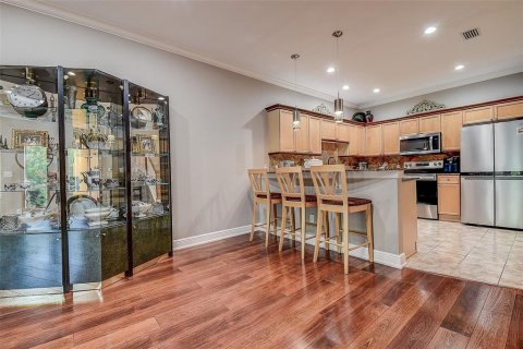 Townhouse in Saint Petersburg, Florida 3 bedrooms, 184.88 sq.m. № 2150667 - photo 9