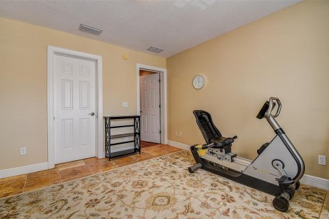 Townhouse in Saint Petersburg, Florida 3 bedrooms, 184.88 sq.m. № 2150667 - photo 29