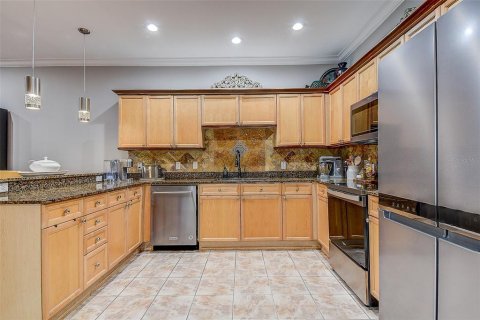 Townhouse in Saint Petersburg, Florida 3 bedrooms, 184.88 sq.m. № 2150667 - photo 14