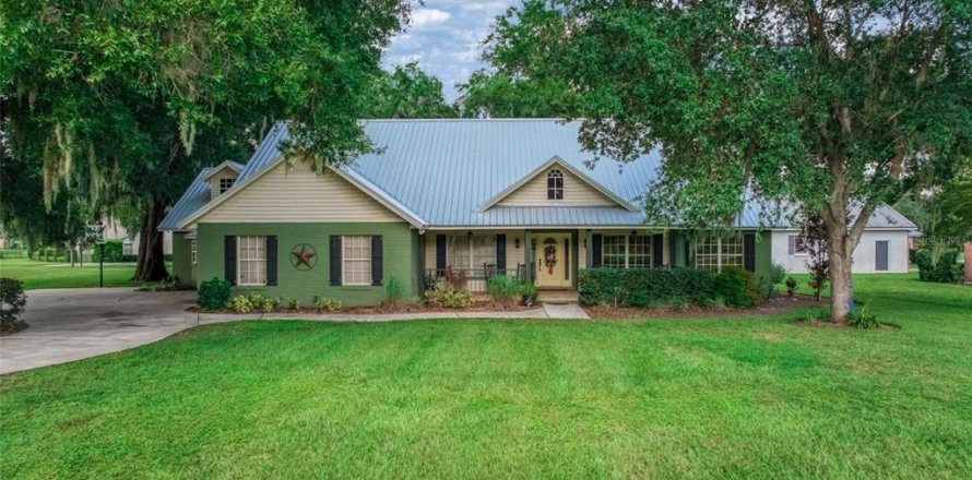 House in Fort Meade, Florida 3 bedrooms, 268.95 sq.m. № 2304380