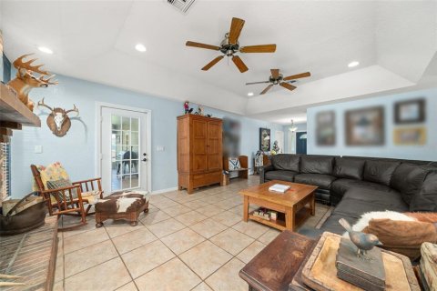 House in Fort Meade, Florida 3 bedrooms, 268.95 sq.m. № 2304380 - photo 4