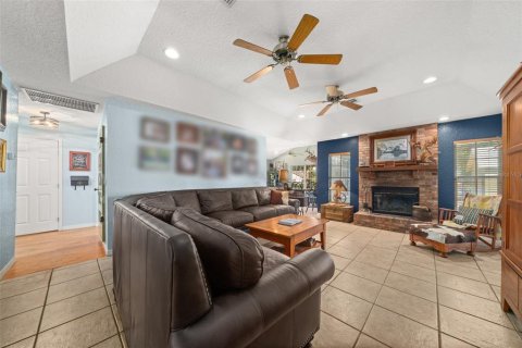 House in Fort Meade, Florida 3 bedrooms, 268.95 sq.m. № 2304380 - photo 7