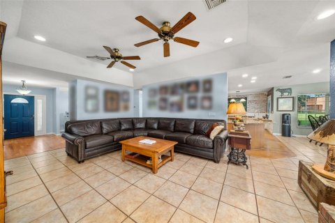 House in Fort Meade, Florida 3 bedrooms, 268.95 sq.m. № 2304380 - photo 3