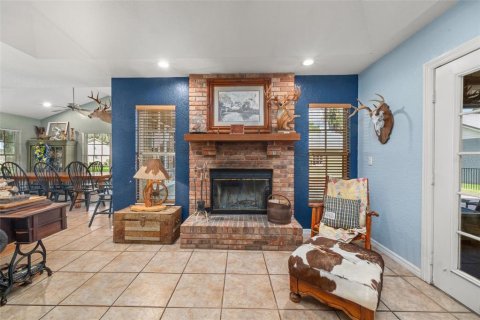 House in Fort Meade, Florida 3 bedrooms, 268.95 sq.m. № 2304380 - photo 6