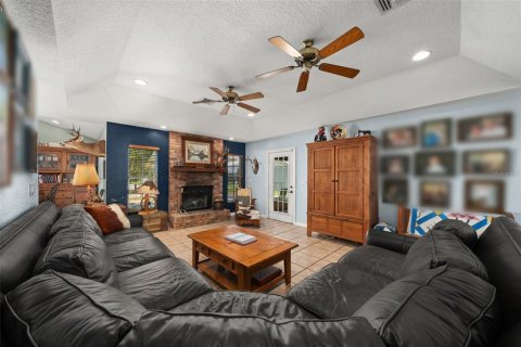 House in Fort Meade, Florida 3 bedrooms, 268.95 sq.m. № 2304380 - photo 5