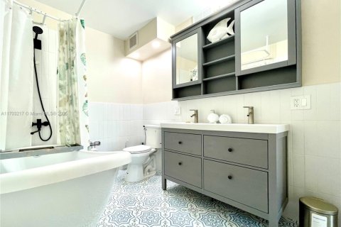 Condo in Hallandale Beach, Florida, 2 bedrooms  № 1811257 - photo 3