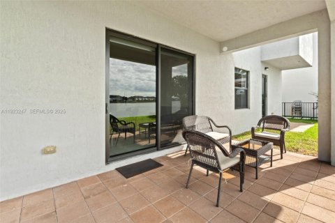 Villa ou maison à louer à Miami Lakes, Floride: 4 chambres, 264.49 m2 № 1976919 - photo 21