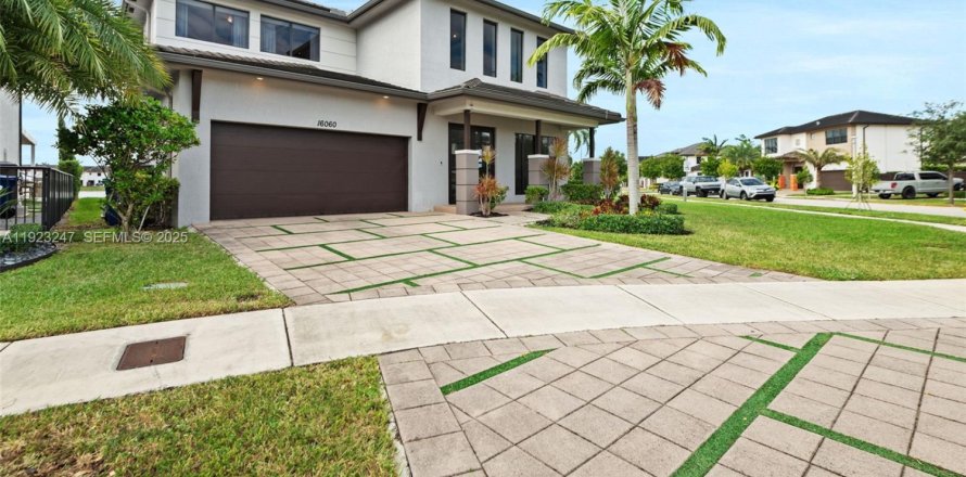 Villa ou maison à Miami Lakes, Floride 4 chambres, 264.49 m2 № 1976919