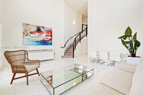 Villa ou maison à louer à Miami Lakes, Floride: 4 chambres, 264.49 m2 № 1976919 - photo 4