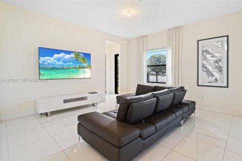 Villa ou maison à louer à Miami Lakes, Floride: 4 chambres, 264.49 m2 № 1976919 - photo 9