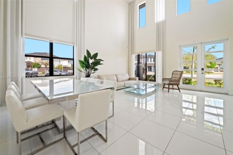 Villa ou maison à louer à Miami Lakes, Floride: 4 chambres, 264.49 m2 № 1976919 - photo 3