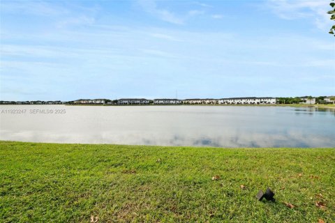 Villa ou maison à louer à Miami Lakes, Floride: 4 chambres, 264.49 m2 № 1976919 - photo 24